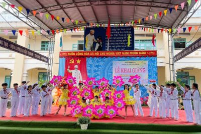 Sáng nay 5/9, gần 26 triệu học sinh, sinh viên và gần 1,7 triệu thầy, cô giáo trên cả nước bước vào năm học mới với lễ khai trường đặc biệt.